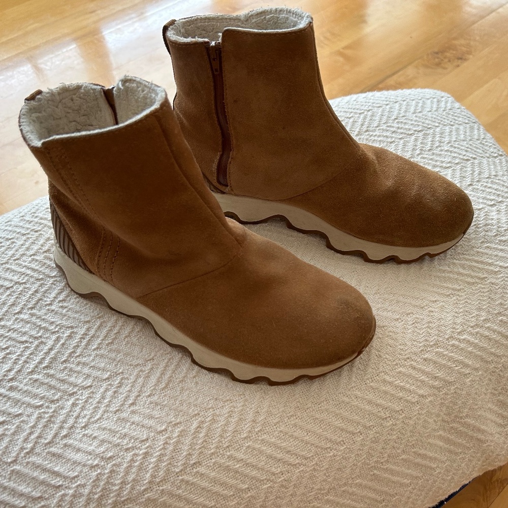 SOREL Kinetic Camel Suede Short Ankle Boots size 7